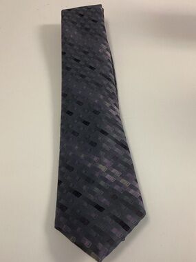 Men's MadisonGrey and Purple Patterned Silk Tie